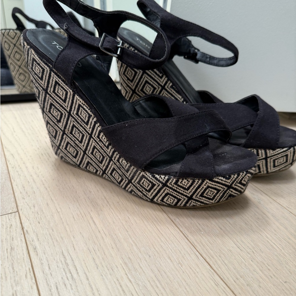Stylish Black Wedge Sandals
